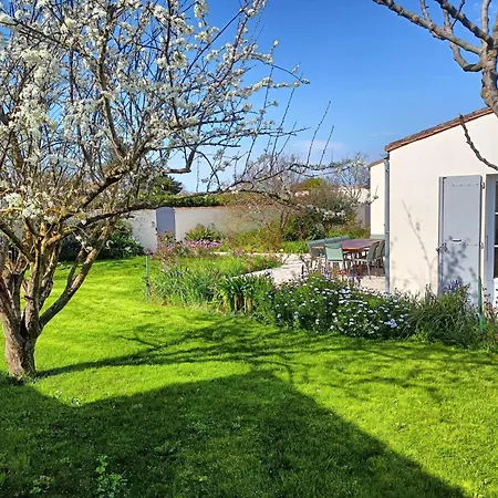 12 Pers - Grand Jardin - 8 Min à Pied De La - Idéal Pour Détente Ou Remote-working