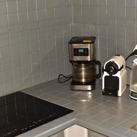 12 Pers - Grand Jardin - 8 Min à Pied De La - Idéal Pour Détente Ou Remote-working *