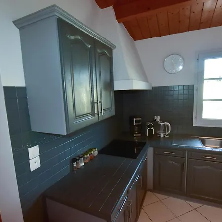 12 Pers - Grand Jardin - 8 Min A Pied De La - Ideal Pour Detente Ou Remote-working Holiday home *