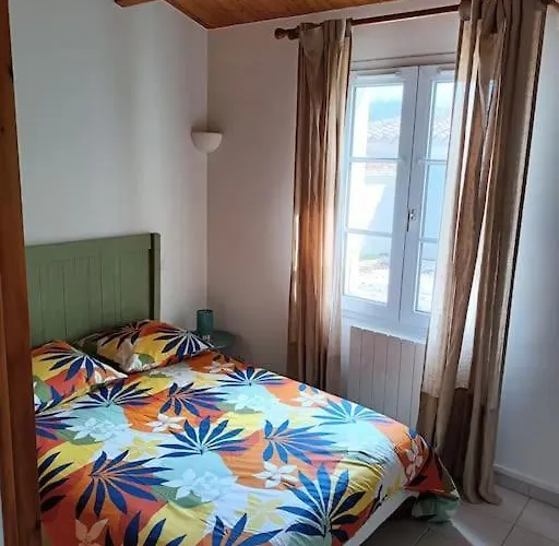 12 Pers - Grand Jardin - 8 Min à Pied De La - Idéal Pour Détente Ou Remote-working Hébergement de vacances