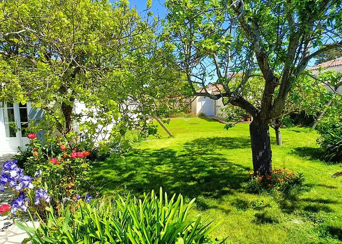 12 Pers - Grand Jardin - 8 Min à Pied De La - Idéal Pour Détente Ou Remote-working