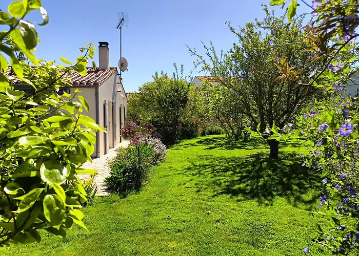 Hébergement de vacances 12 Pers - Grand Jardin - 8 Min à Pied De La - Idéal Pour Détente Ou Remote-working Saint-Martin-de-Ré