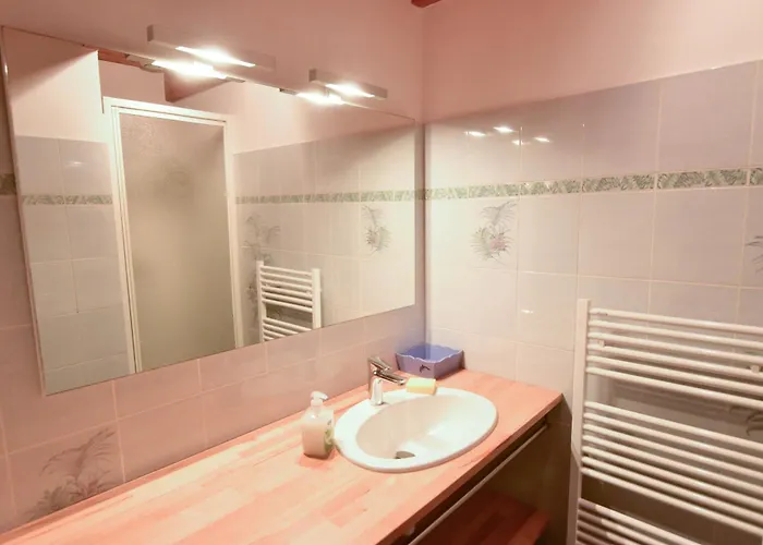 Hébergement de vacances 12 Pers - Grand Jardin - 8 Min à Pied De La - Idéal Pour Détente Ou Remote-working *