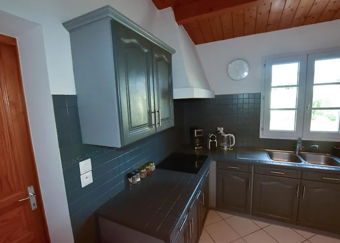 12 Pers - Grand Jardin - 8 Min à Pied De La - Idéal Pour Détente Ou Remote-working Hébergement de vacances *