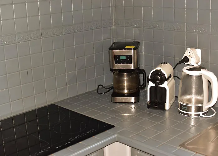 12 Pers - Grand Jardin - 8 Min à Pied De La - Idéal Pour Détente Ou Remote-working *