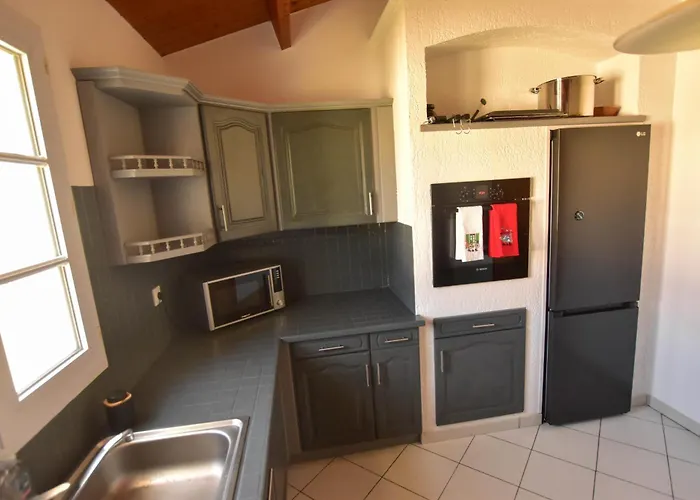 12 Pers - Grand Jardin - 8 Min à Pied De La - Idéal Pour Détente Ou Remote-working Hébergement de vacances Saint-Martin-de-Ré