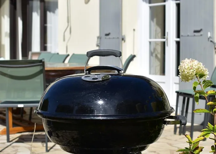 12 Pers - Grand Jardin - 8 Min à Pied De La - Idéal Pour Détente Ou Remote-working Hébergement de vacances Saint-Martin-de-Ré